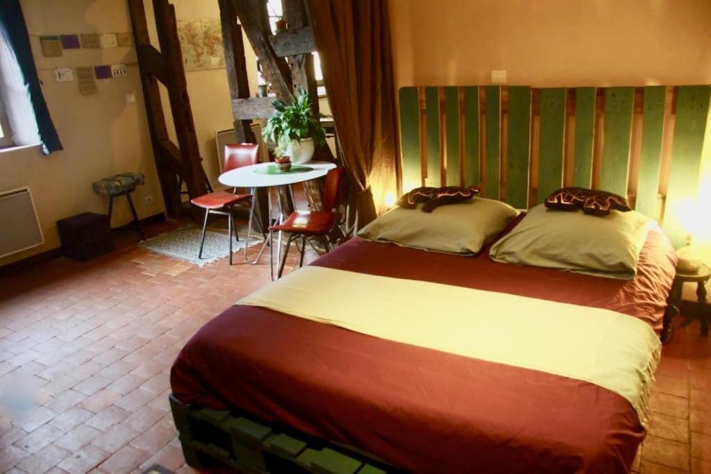 Cosy Apartment By The Magical Marais De Бурж Экстерьер фото